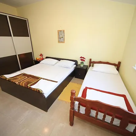 Appartamento 1 Bedroom Beautiful Apartment In Drvenik