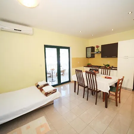 Appartamento 1 Bedroom Beautiful Apartment In Drvenik *